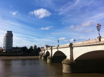 putney-bridge-beside