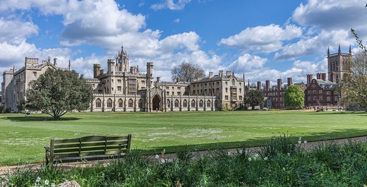 1200px-Cambridge - St John College - New Court